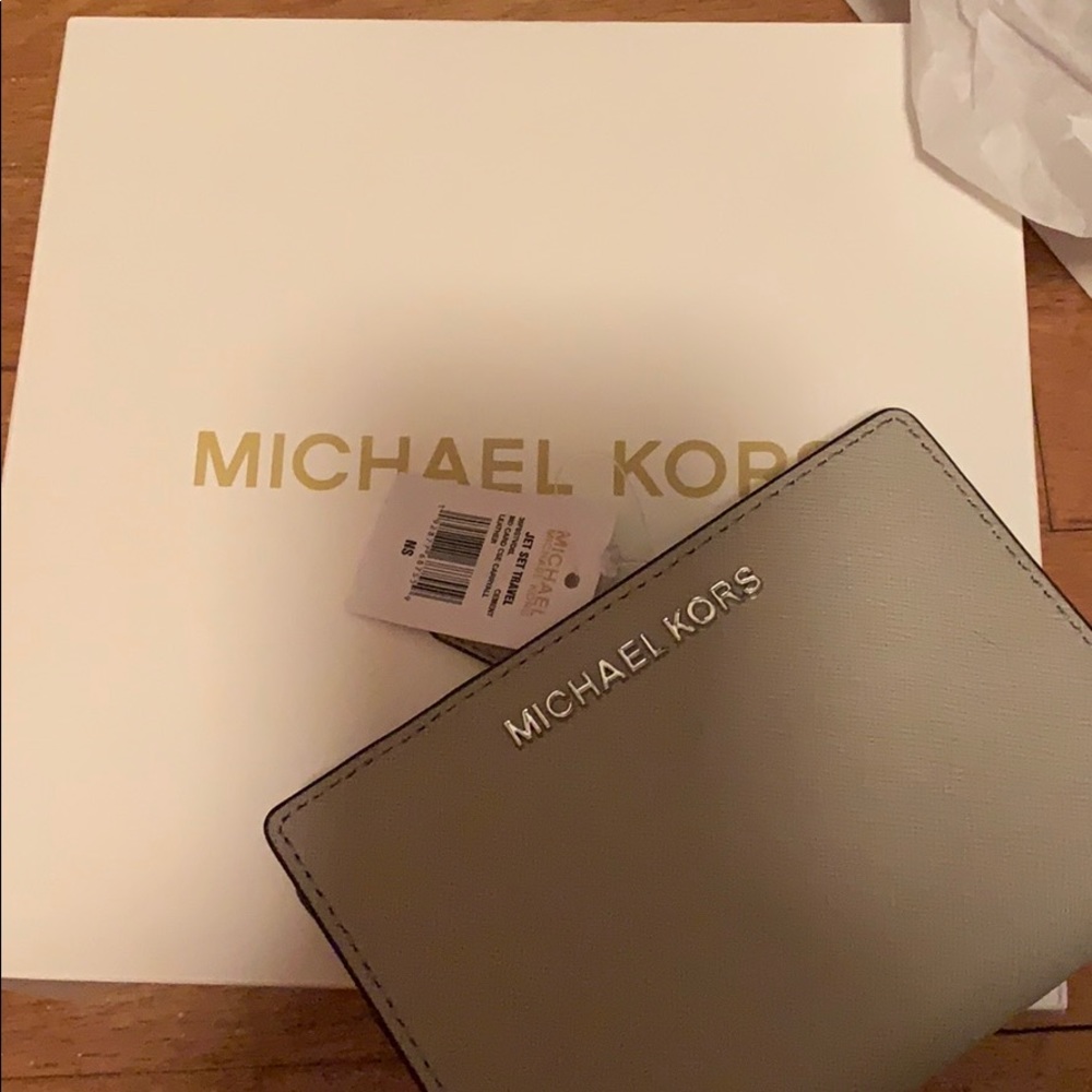 NWT Michael Kor’s Gray Wallet